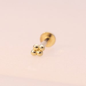 Petite labret à clous sphérique en or massif 14 carats, filetage interne, tragus, cartilage, hélice, conque, lobe, boucle d'oreille piercing, boucle d'oreille minimaliste