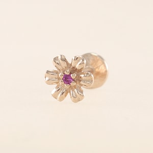 14K Gold Flower labret Stud, Cartilage, Tragus, Helix, Conch, Lobe, Piercing Earring, Minimalist Earring