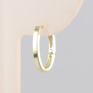 14K Solid Gold Small Oval Huggie Hinged Hoop Earring, Huggie Hoop, Gold Huggie, Oval Gold Hoop, ME836S