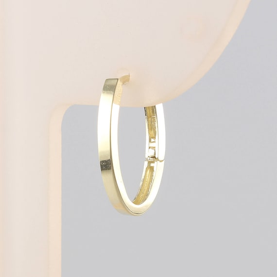 14K Solid Gold Small Oval Huggie Hinged Hoop Earring, Huggie Hoop, Gold Huggie, Oval Gold Hoop, ME836S