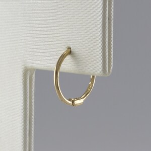 14 kt 10,5 mm massief gouden Huggie-scharnieroorbel, Huggie Hoop, gouden Huggie, kleine gouden hoepel, kraakbeen, schelphoorn, helix, tragus, EO35M