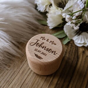 Personalisierte Gravur Holz Hochzeit Ring Box Benutzerdefinierte Ring Träger Box Geschenk Hölzerne Ring-Box Bild 3