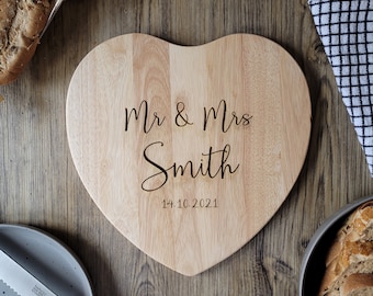 PERSONALISED Mr and Mrs Chopping Board - Wedding gift for couples - Newlywed Custom Wooden Cutting board - Anniversary Gift