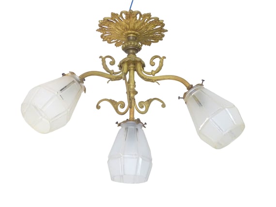 Gorgeous French gilded bronze Louis XVI chandelier with four fires and shades, 19th century
