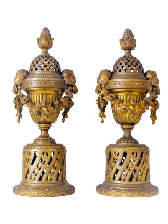 Gorgeous antique pair of French cherub cassolettes in bronze - early 19th century Louis XVI