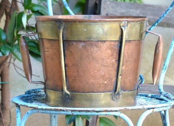 Fantastic copy of 18th century 11" large vinatge french copper rustic pot signed