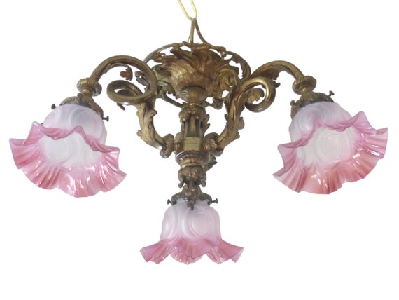 19th century charming French gilded bronze Louis XV Rococo chandelier with 3 fires and shades