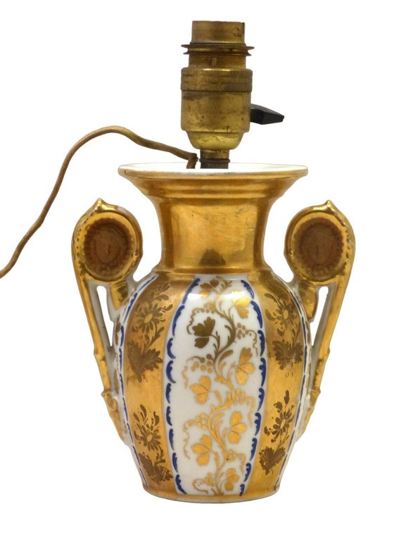 Elegant antique French lamp, 19th century Paris, white and gilded porcelain