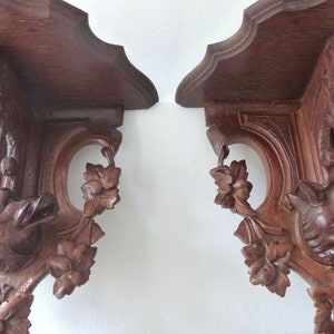 Antiker handgeschnitzter Schwarzwald JagdHundKopf Paar Wandhalter Regal 1880