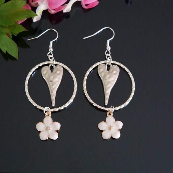 Boucles d'oreilles pendantes longues en forme de coeurs dans un cadre en émail, fleur de sakura martelée, style argent antique, acier inoxydable, argent sterling 925