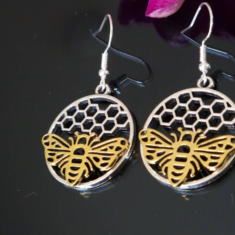 SUPERFINDINGS 240pcs Bee Charms - Alloy Honeybee Craft Charms For Jewelry Making