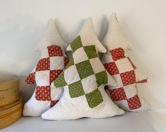 WEIHNACHTSBAUM Dekokissen: Hergestellt aus einem Vintage Rot und Grün Hand Quilted Quilt