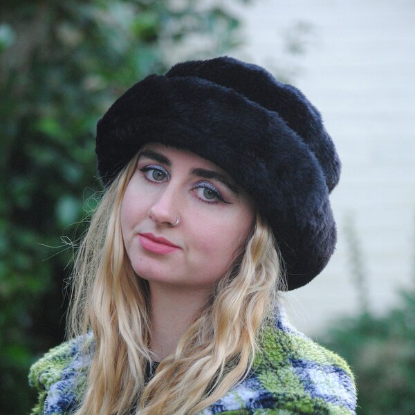 90s Vintage Black Faux Fur Winter Hat