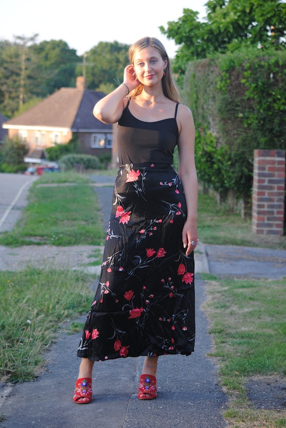 Black satin skirt 90s 2025