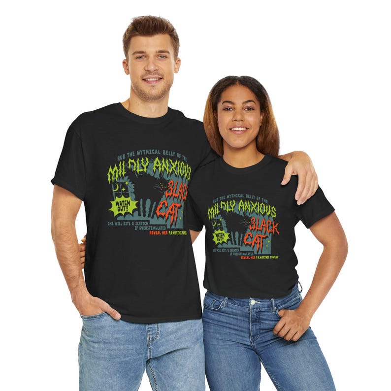 Mild ängstliche schwarze Katze | Halloween T-Shirt für Katzenliebhaber, lustiges Unisex aus schwerer Baumwolle Bild 8