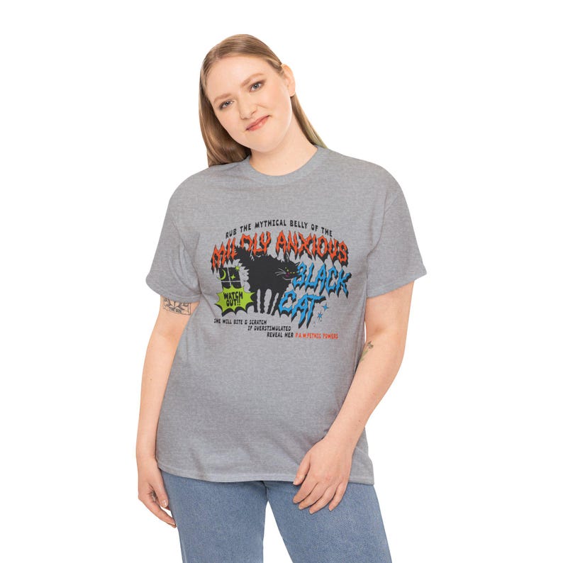 Mild ängstliche schwarze Katze | Halloween T-Shirt für Katzenliebhaber, lustiges Unisex aus schwerer Baumwolle Bild 5