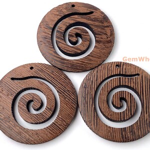 Conjunto de 2 pingentes redondos de madeira natural de 50 mm com recorte em espiral, pingente de madeira esculpido em espiral estilo Koru, pingente para brincos imagem 4