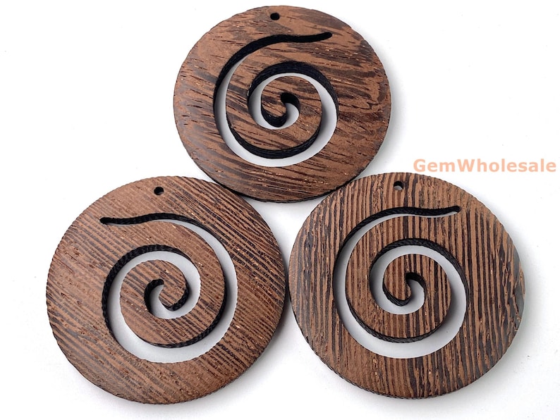 Conjunto de 2 pingentes redondos de madeira natural de 50 mm com recorte em espiral, pingente de madeira esculpido em espiral estilo Koru, pingente para brincos imagem 4