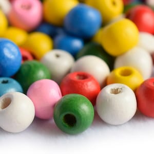 200 Stück 8 mm mehrfarbige runde Holzperlen, Mix Color Holzperlen, gelb/grün/rosa/weiß colorierte Holzperlen, ~3 mm großes Loch
