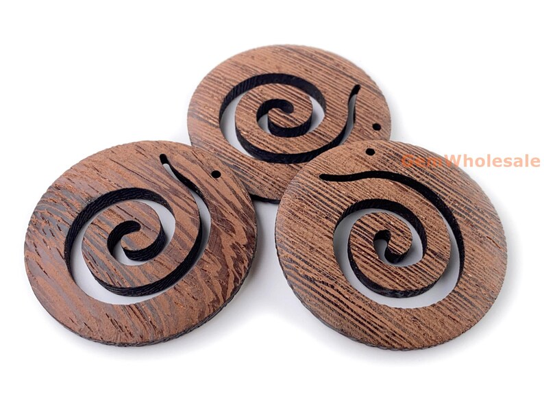 Conjunto de 2 pingentes redondos de madeira natural de 50 mm com recorte em espiral, pingente de madeira esculpido em espiral estilo Koru, pingente para brincos imagem 8