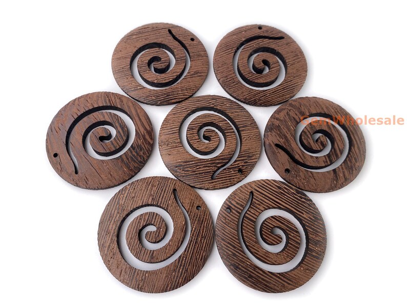 Conjunto de 2 pingentes redondos de madeira natural de 50 mm com recorte em espiral, pingente de madeira esculpido em espiral estilo Koru, pingente para brincos imagem 6