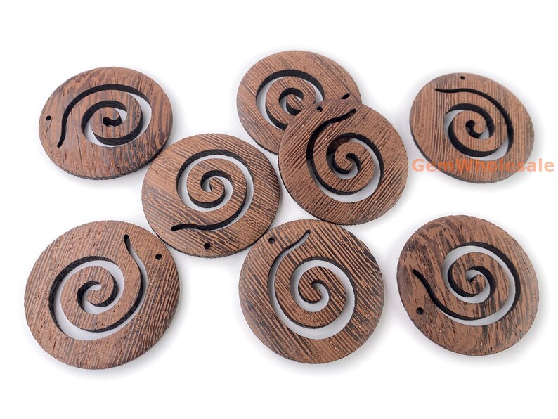 Conjunto de 2 pingentes redondos de madeira natural de 50 mm com recorte em espiral, pingente de madeira esculpido em espiral estilo Koru, pingente para brincos imagem 7