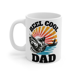 Reel Coole Dad Tasse | Lustiges Fischen Papa Geschenk | 11 Unzen Keramik Kaffeetasse | Vatertagsgeschenk für Fischer | Outdoorsman Becher mit Fisch-Grafik