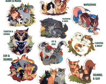 Puede incluir: Una colección de pegatinas de gatos coloridas que representan varias parejas y tríos de gatos. Cada pegatina tiene un diseño único, con nombres como "Tall & Jake" y "Ash & Squirrel". Las pegatinas están rodeadas de elementos decorativos.