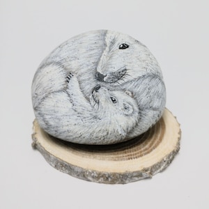 Mother&#39;s day gift ,Polar mama bear and cubs, polar bear miniature, bear painted on river stone, mother bear and puppy, white bear