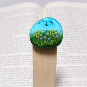 Flowers bookmark, natural wood and stone flowery landscape bookmark, reading accessories, meadow painted on pebble, reading accessories