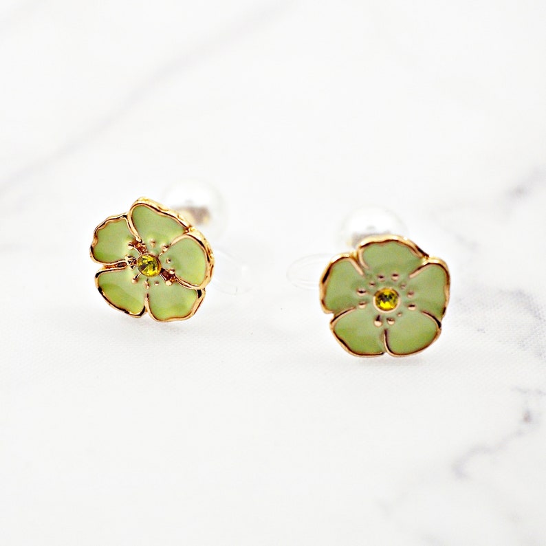 Light Green Flower Invisible Clip On Earrings Double Sided Pearl Clip On Stud Earrings Non Pierced Earrings Comfy Modern Gold Clip Earrings