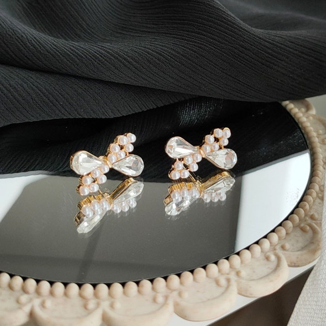 White Pearl Bow Tie Invisible Clip on Earrings Ribbon - Etsy