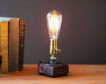 Table lamp-Desk lamp-Edison Steampunk lamp-Rustic home decor-Gift for men-Farmhouse decor-Home decor-Desk accessories-Industrial lighting