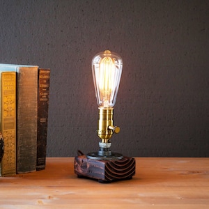 Lámpara de mesa-Lámpara de escritorio-Lámpara Edison Steampunk-Decoración rústica del hogar-Regalo para hombres-Decoración de la granja-Decoración del hogar-Accesorios de escritorio-Iluminación industrial imagen 1