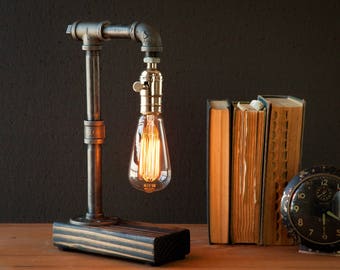 Table lamp-Desk lamp-Edison Steampunk lamp-Rustic home decor-Gift for men-Farmhouse decor-Home decor-Desk accessories-Industrial lighting