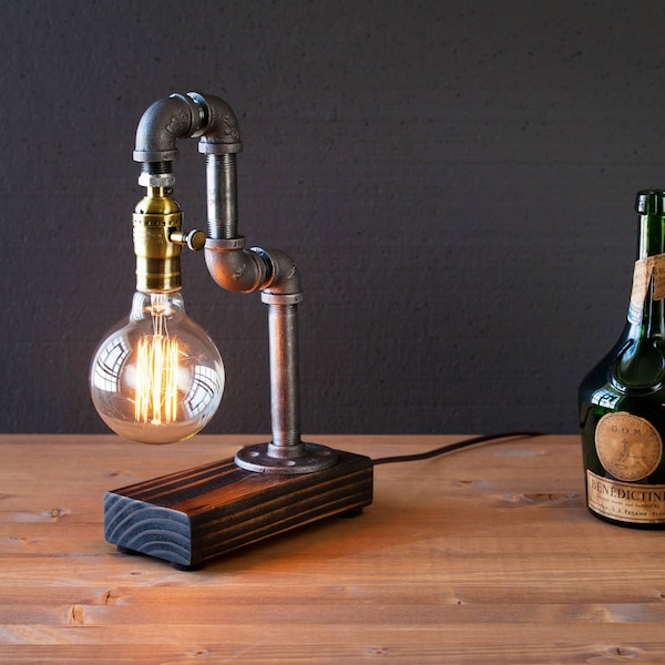 Globe Table lamp-Desk lamp-Edison Steampunk lamp-Rustic home decor-Gift for men-Farmhouse decor-Desk accessories-Industrial lighting