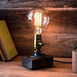 Table lamp-Desk lamp-Edison Steampunk lamp-Rustic home decor-Gift for men-Farmhouse decor-Home decor-Desk accessories-Industrial lighting