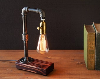 Table lamp-Desk lamp-Edison Steampunk lamp-Rustic home decor-Gift for men-Farmhouse decor-Home decor-Desk accessories-Industrial lighting