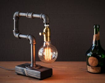 Table lamp-Desk lamp-Edison Steampunk lamp-Rustic home decor-Gift for men-Farmhouse decor-Home decor-Desk accessories-Industrial lighting