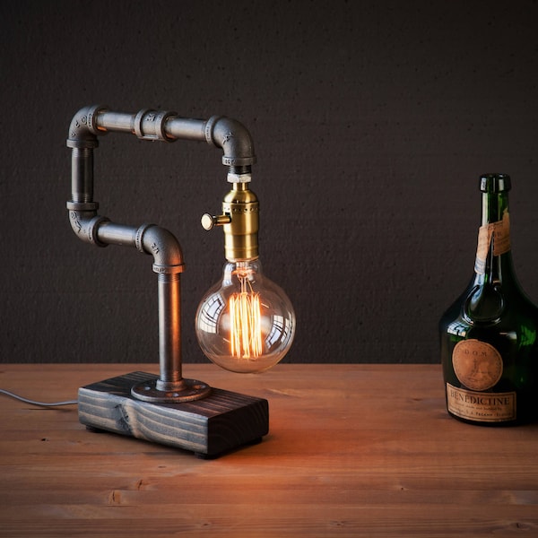 Table lamp-Desk lamp-Edison Steampunk lamp-Rustic home decor-Gift for men-Farmhouse decor-Home decor-Desk accessories-Industrial lighting