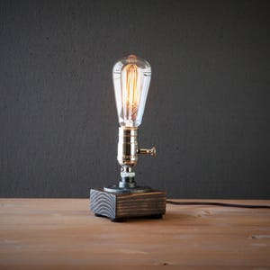 Lámpara de mesa-Lámpara de escritorio-Lámpara Edison Steampunk-Decoración rústica del hogar-Regalo para hombres-Decoración de la granja-Decoración del hogar-Accesorios de escritorio-Iluminación industrial imagen 7