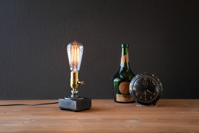 Lámpara de mesa-Lámpara de escritorio-Lámpara Edison Steampunk-Decoración rústica del hogar-Regalo para hombres-Decoración de la granja-Decoración del hogar-Accesorios de escritorio-Iluminación industrial imagen 6