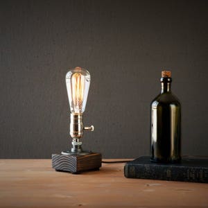 Lámpara de mesa-Lámpara de escritorio-Lámpara Edison Steampunk-Decoración rústica del hogar-Regalo para hombres-Decoración de la granja-Decoración del hogar-Accesorios de escritorio-Iluminación industrial imagen 8