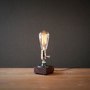 Lámpara de mesa-Lámpara de escritorio-Lámpara Edison Steampunk-Decoración rústica del hogar-Regalo para hombres-Decoración de la granja-Decoración del hogar-Accesorios de escritorio-Iluminación industrial imagen 9