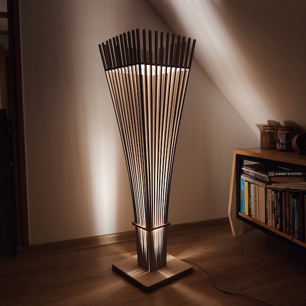Lampada da terra in legno, grande lampada da terra, lampada d'atmosfera per il soggiorno, lampada scandinava