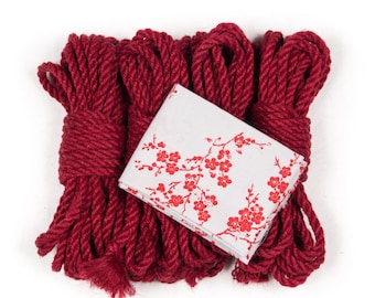Kit de bondage con cuerda shibari de color rojo rubí
