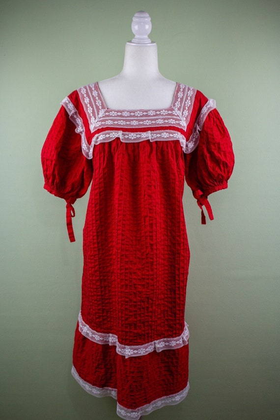 Vintage 1970s Red with White Lacy Trim Peasant Dr… - image 2