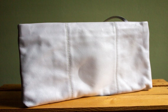 Vintage 1980s White Leather Purse with Gold and S… - image 4