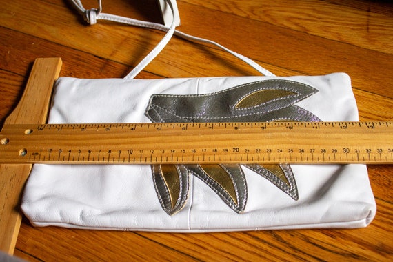 Vintage 1980s White Leather Purse with Gold and S… - image 8