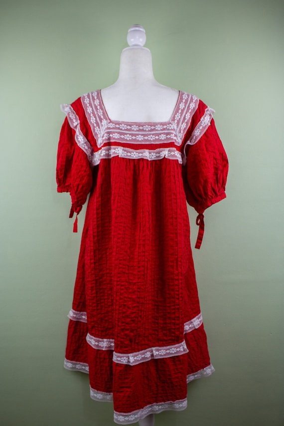 Vintage 1970s Red with White Lacy Trim Peasant Dr… - image 8